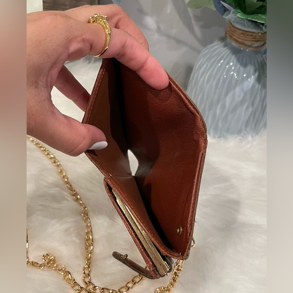 Authentic Louis Vuitton Kisslock Wallet On A Chain | MI1010 - Picture 9 of 16